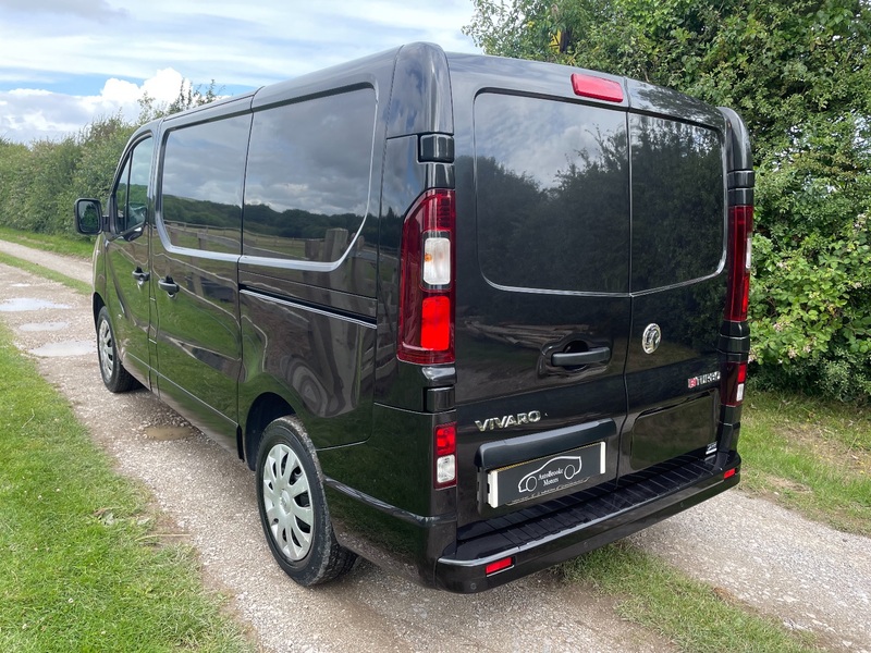 VAUXHALL VIVARO